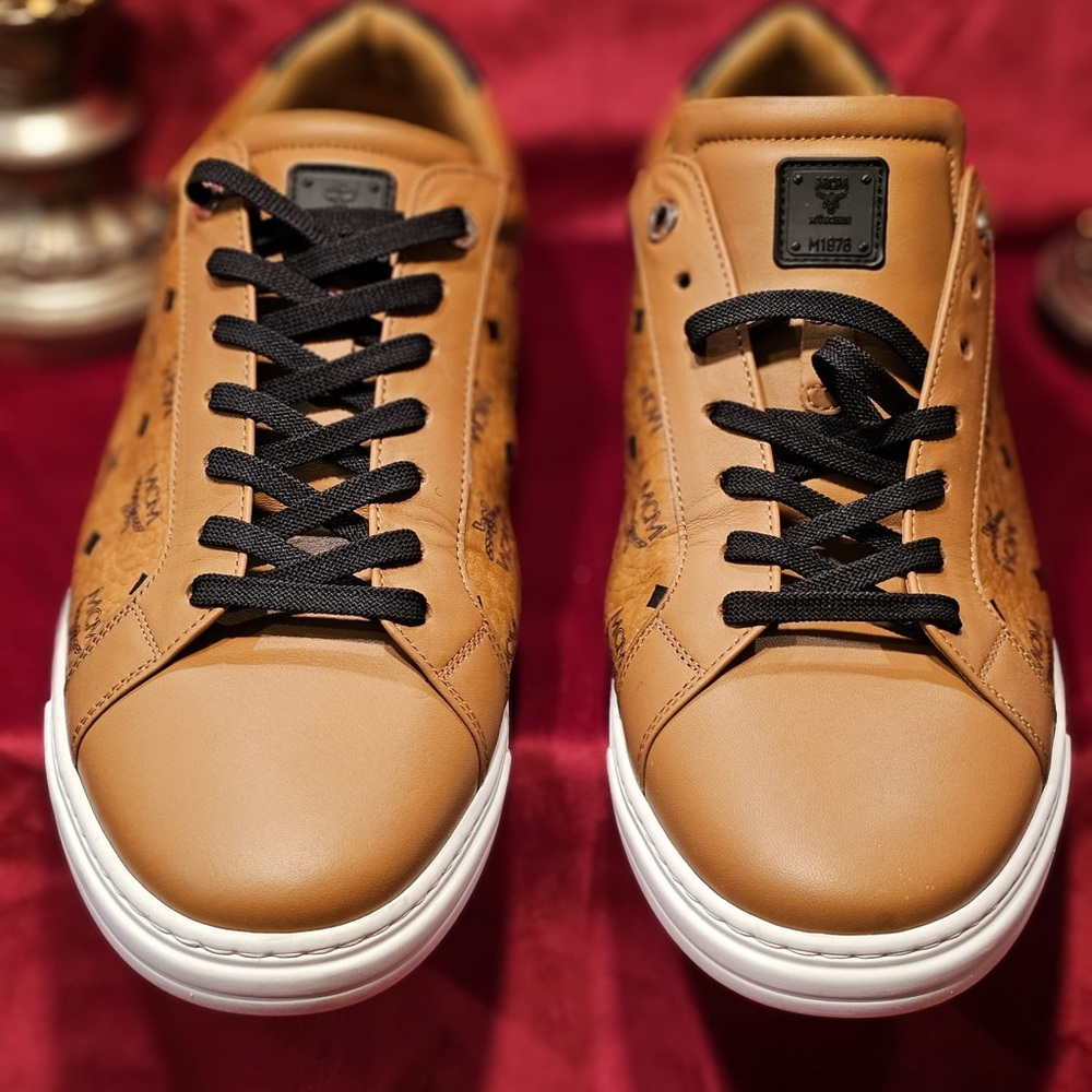 LIKE NEW MCM VISETOS LOW TOP SNEAKERS!